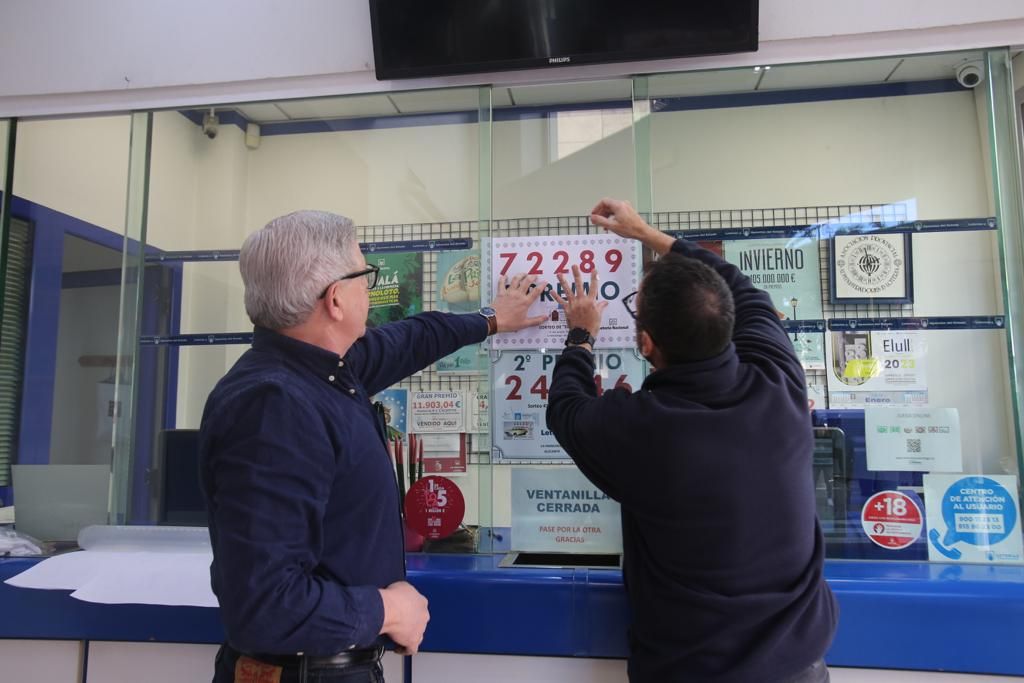 La administración de Loterías La Manchega de Alicante vende parte del segundo premio del sorteo de El Niño