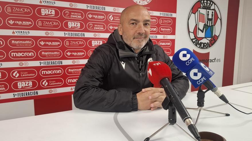 Juan Sabas, entrenador del Zamora CF: “Mientras haya opciones hay que pelearlo”