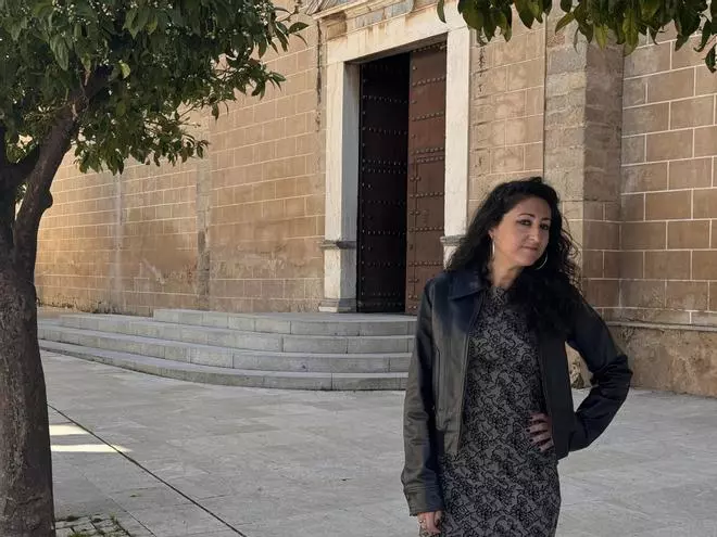 Azahara Palomeque presenta en Badajoz su novela 'Pueblo blanco azul': "Representa una reconciliación con mi tierra y las raíces"