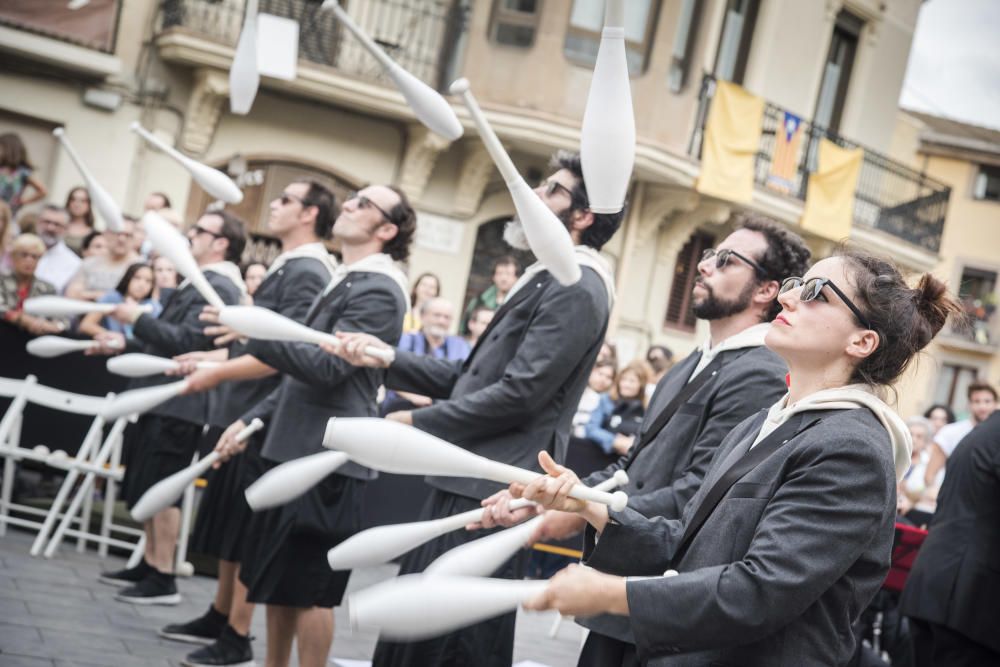 La Mediterrània esclata en un dissabte d''espectacles originals i molta gent al carrer