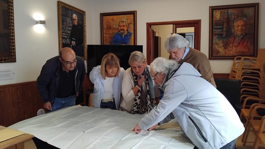 Climent Picornell entrega un plano de Bunyola datado en 1898 al Ayuntamiento de la localidad