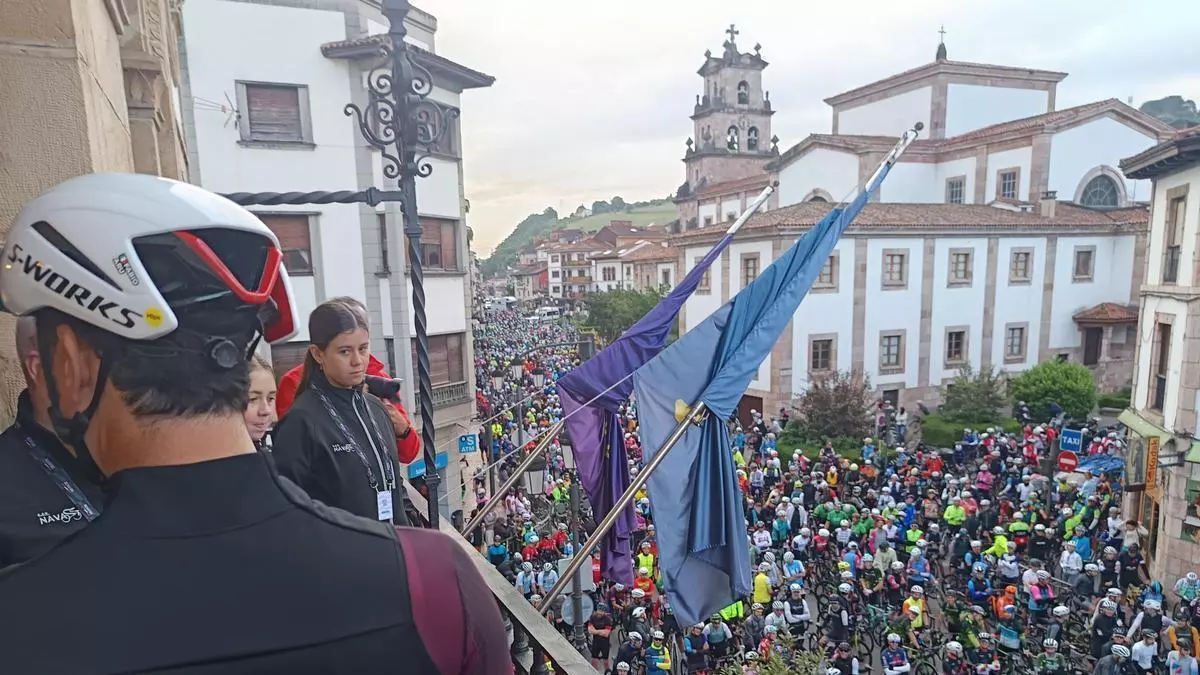 El Desafío Lagos de Covadonga reune a 3.000 cicloturistas en Cangas de Onís