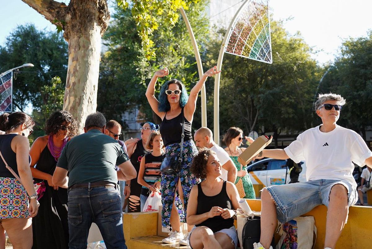 Inicio del Orgullo con el pregón en la Alameda de Hércules.