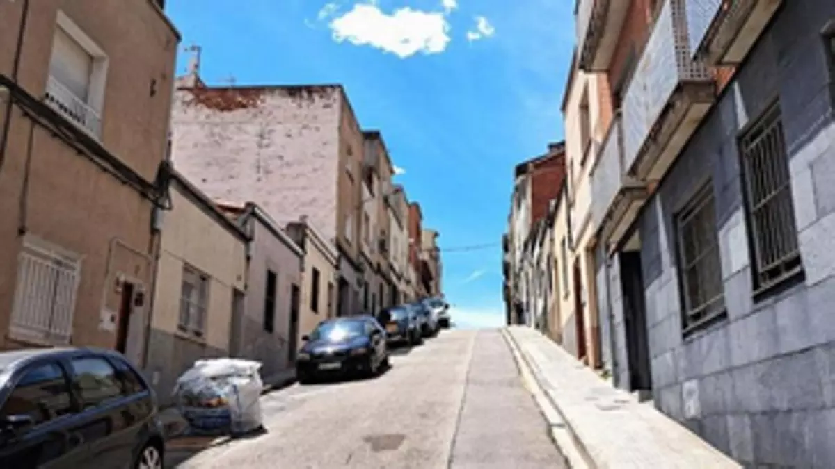 Endesa reforma la red eléctrica de baja tensión de una calle de Terrassa: "Se gana en estética y seguridad"