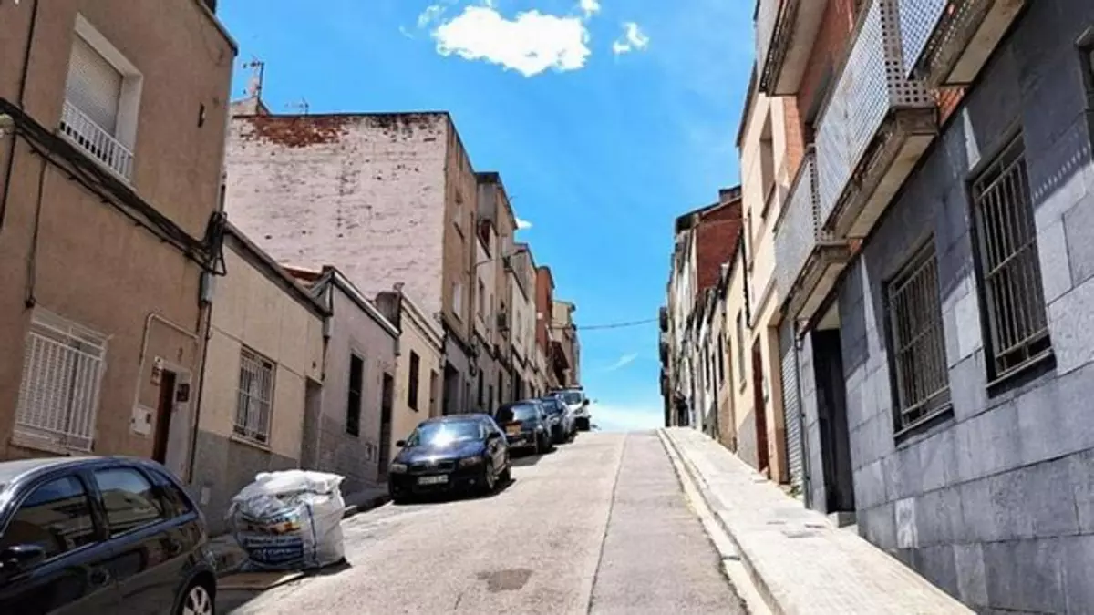 Endesa reforma la red eléctrica de baja tensión de una calle de Terrassa: "Se gana en estética y seguridad"
