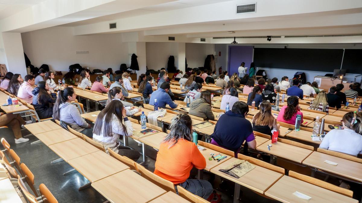 Un grupo de personas en las pruebas de Formación Sanitaria Especializada convocada por el Ministerio de Sanidad.