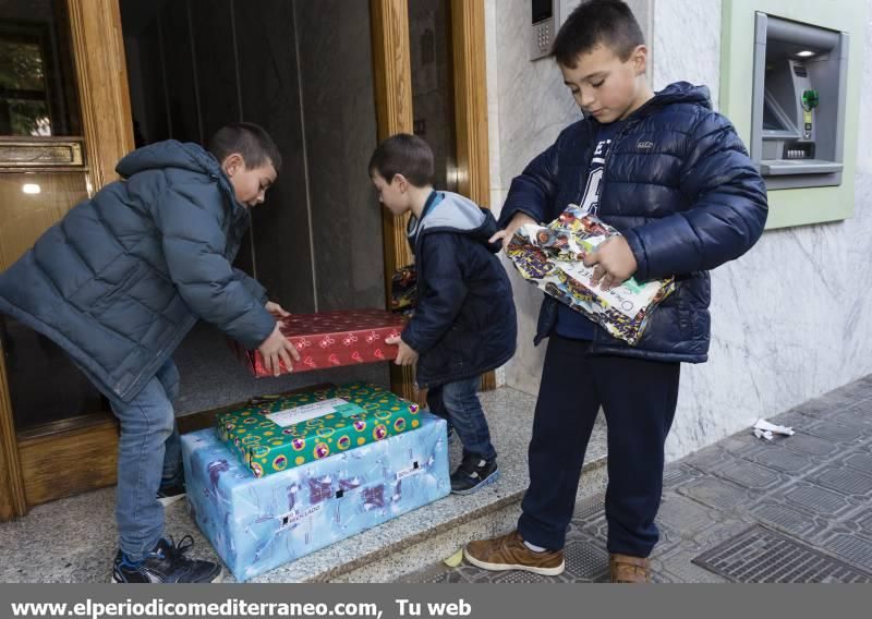 Los Reyes Magos reparten regalos en la provincia