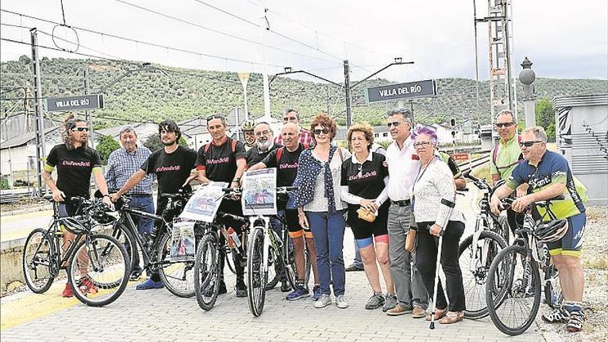 La ruta en bici de #Nopasesdemi recorre en bici la Vega para solicitar el Cercanías