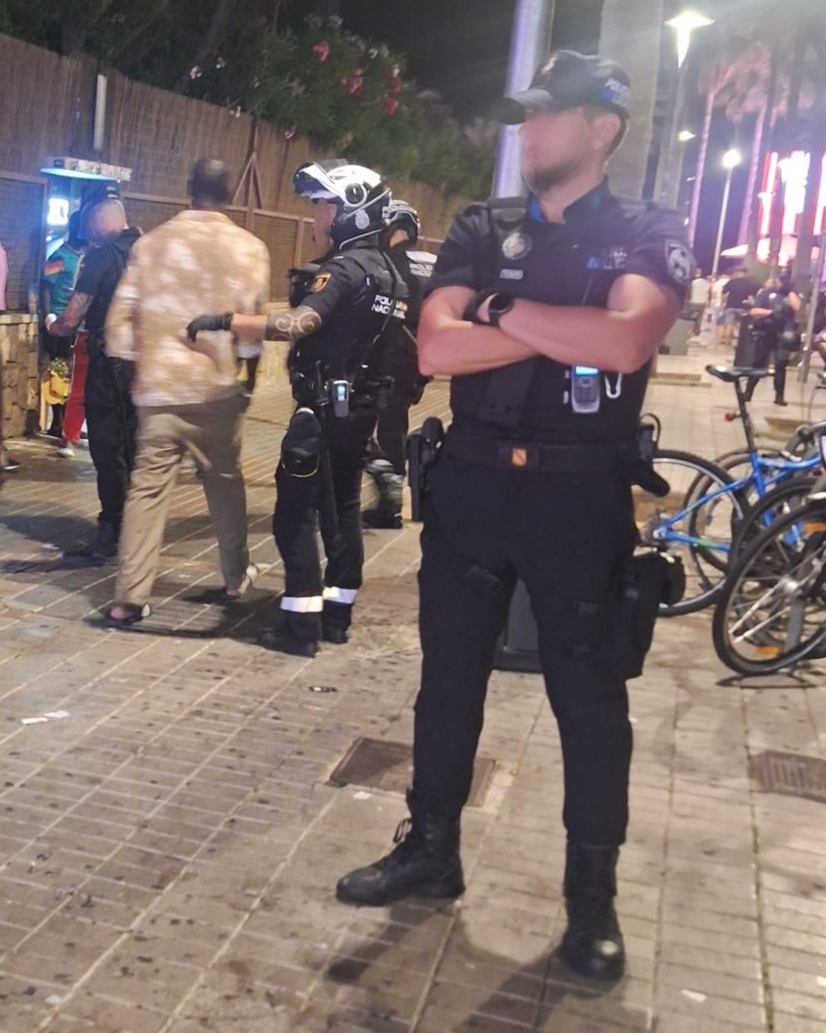 Operativo policial en la Platja de Palma.