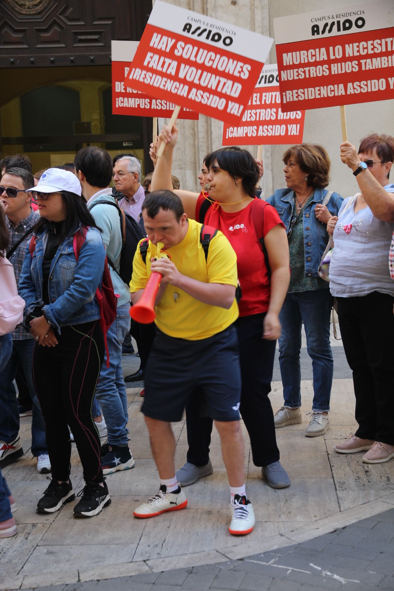 Concentración de Assido en Murcia ante la CHS