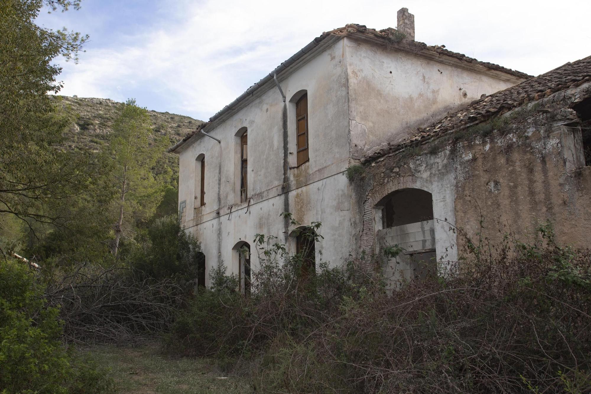 Este es el estado de deterioro que sufre la "Casa de los Quadrado" en Xàtiva