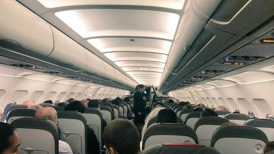 El vuelo de ayer Asturias-Madrid de las 7.00 horas, sin asientos libres.