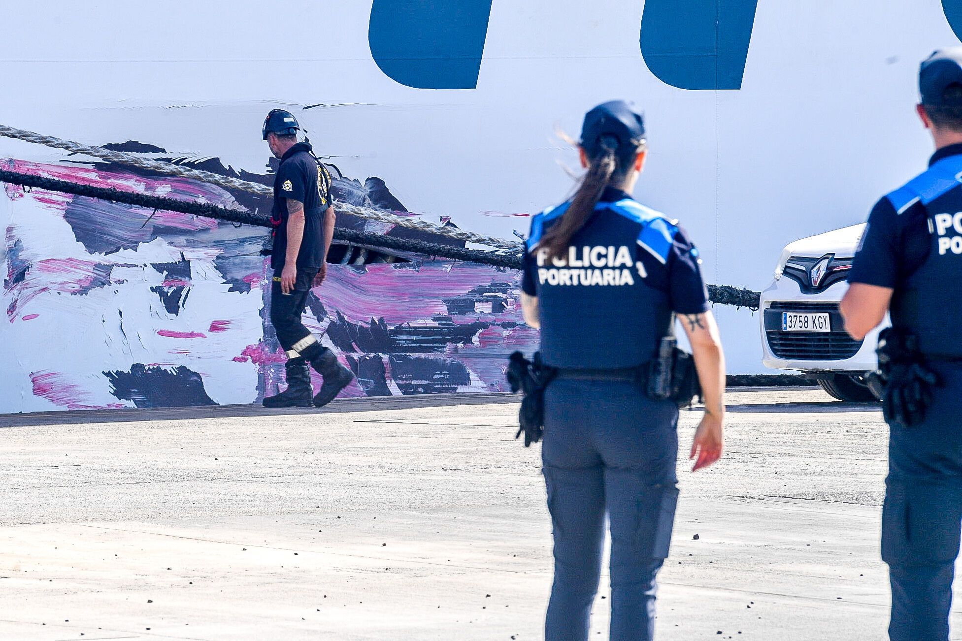 Un barco de Naviera Armas-Trasmediterránea impacta contra un muelle en el Puerto de Las Palmas