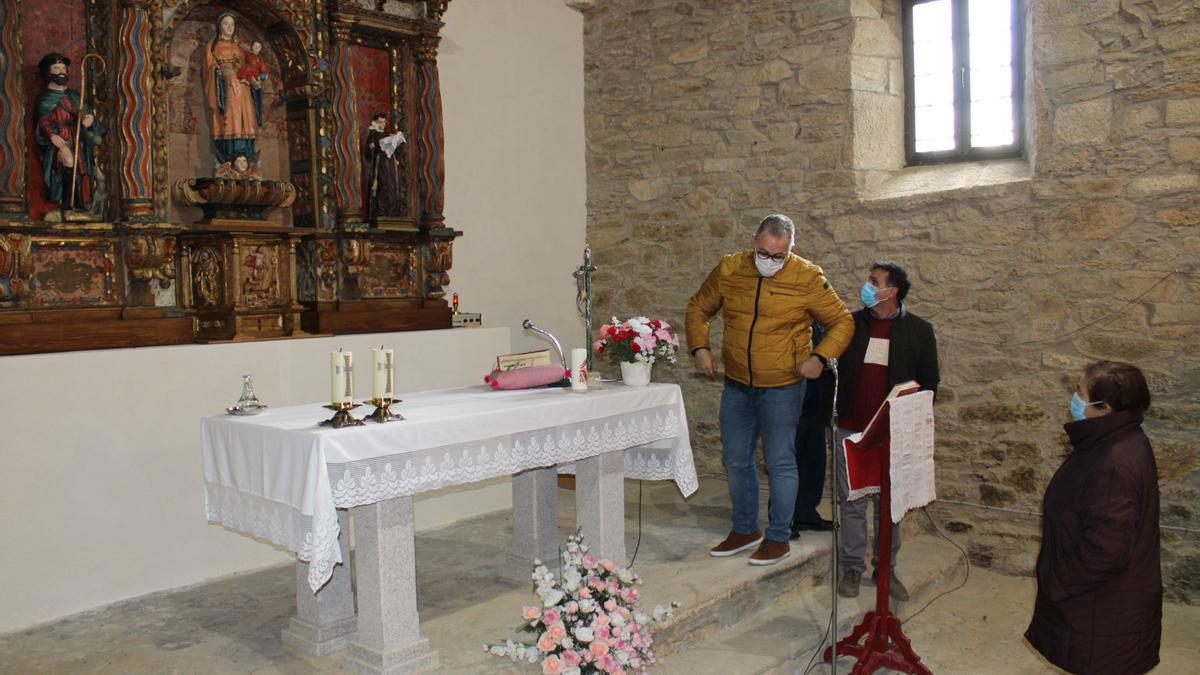 Prada Saavedra visita el retablo de Valdemerilla