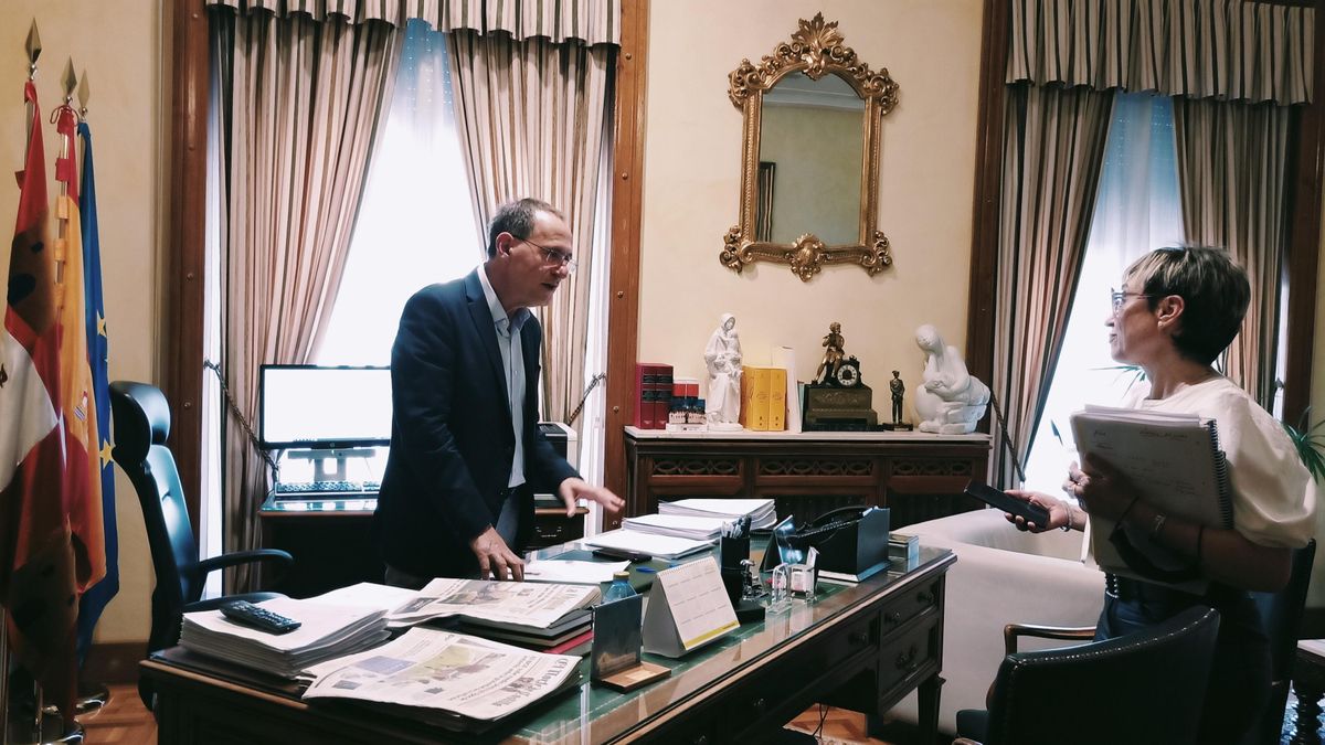 Ángel Blanco, con Marisa Manso, responsable de Violencia de Género en la Subdelegación del Gobierno de Zamora