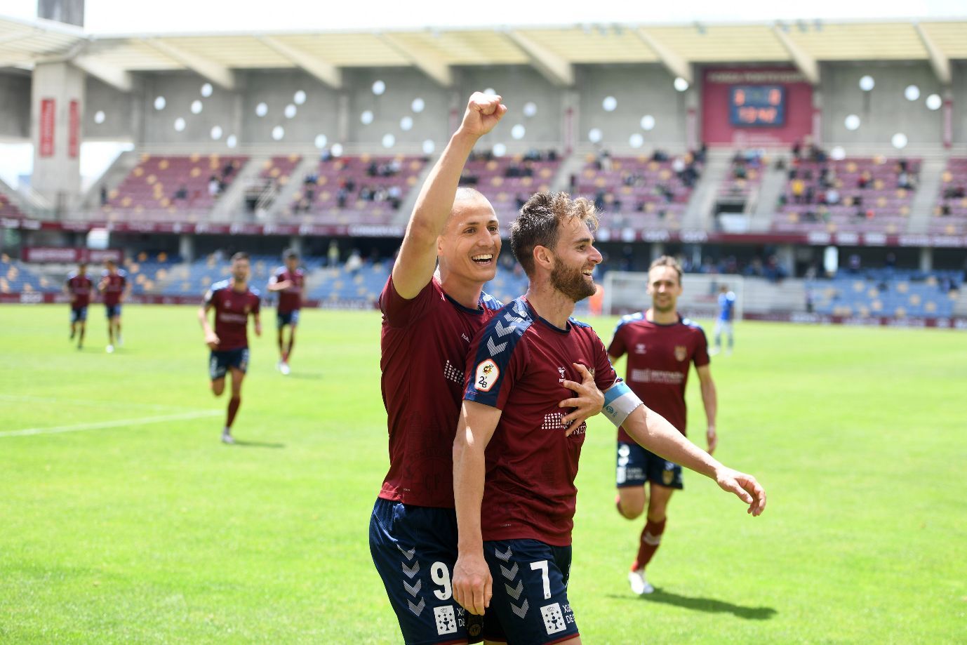 La emocionante permanencia del Pontevedra: goles y lágrimas en Pasarón