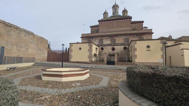 En la intervención se recuperará y ordenará la plaza del Cerro de la Iglesia.