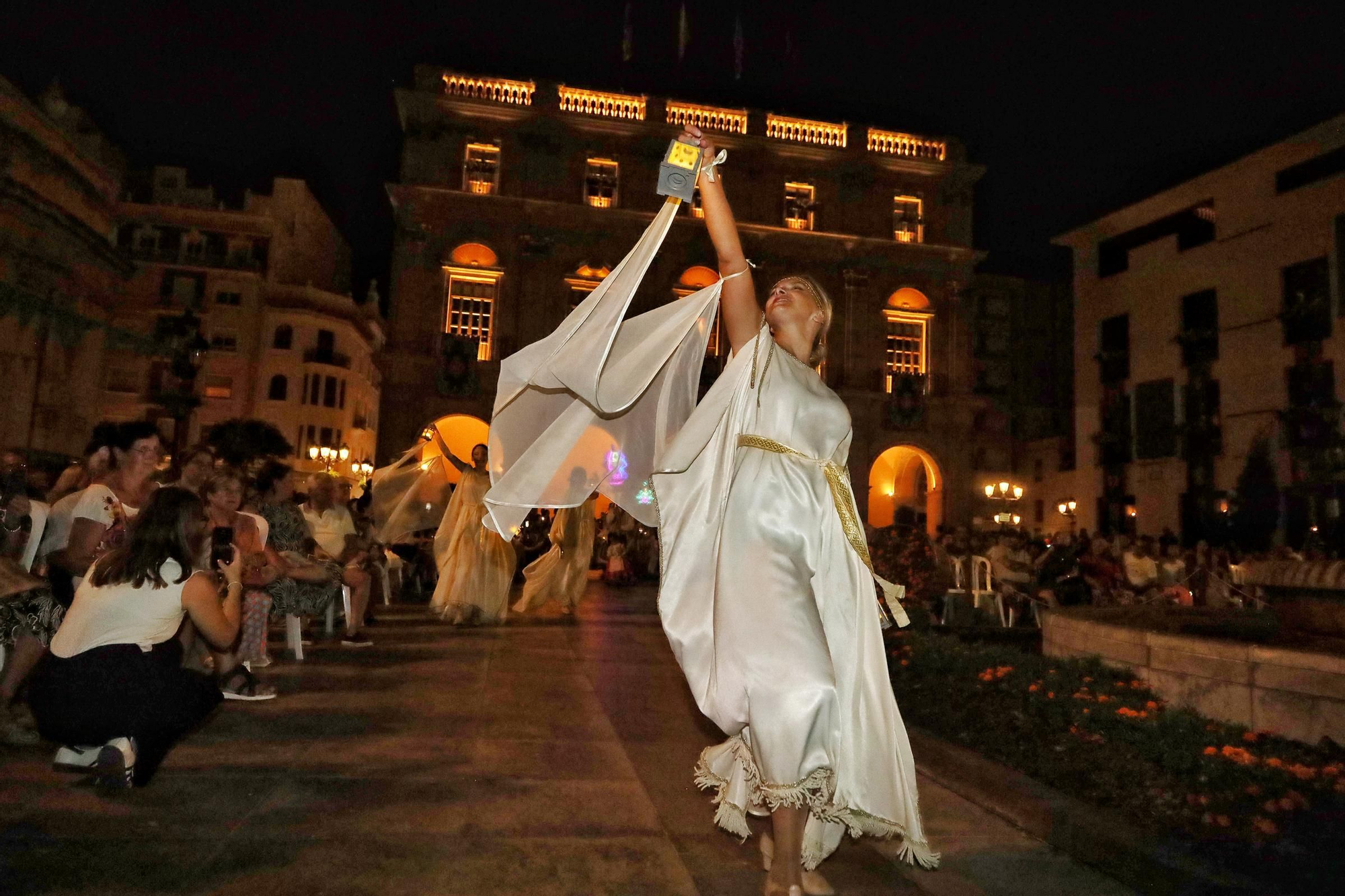 Jaume I ‘refunda’ la ciudad en un espectáculo de tradición