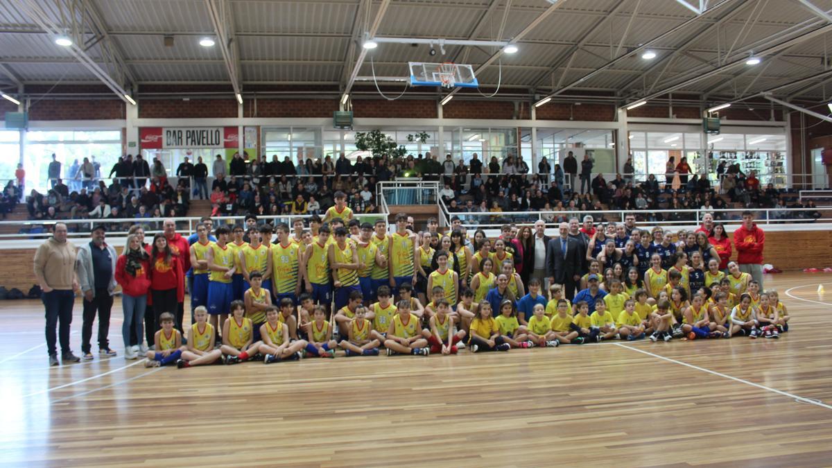 La presentació dels equips del CB Grifeu va formar part de l&#039;homenatge.