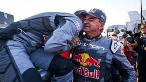 Carlos Sainz guanya la primera etapa del Dakar després d’una gran remuntada