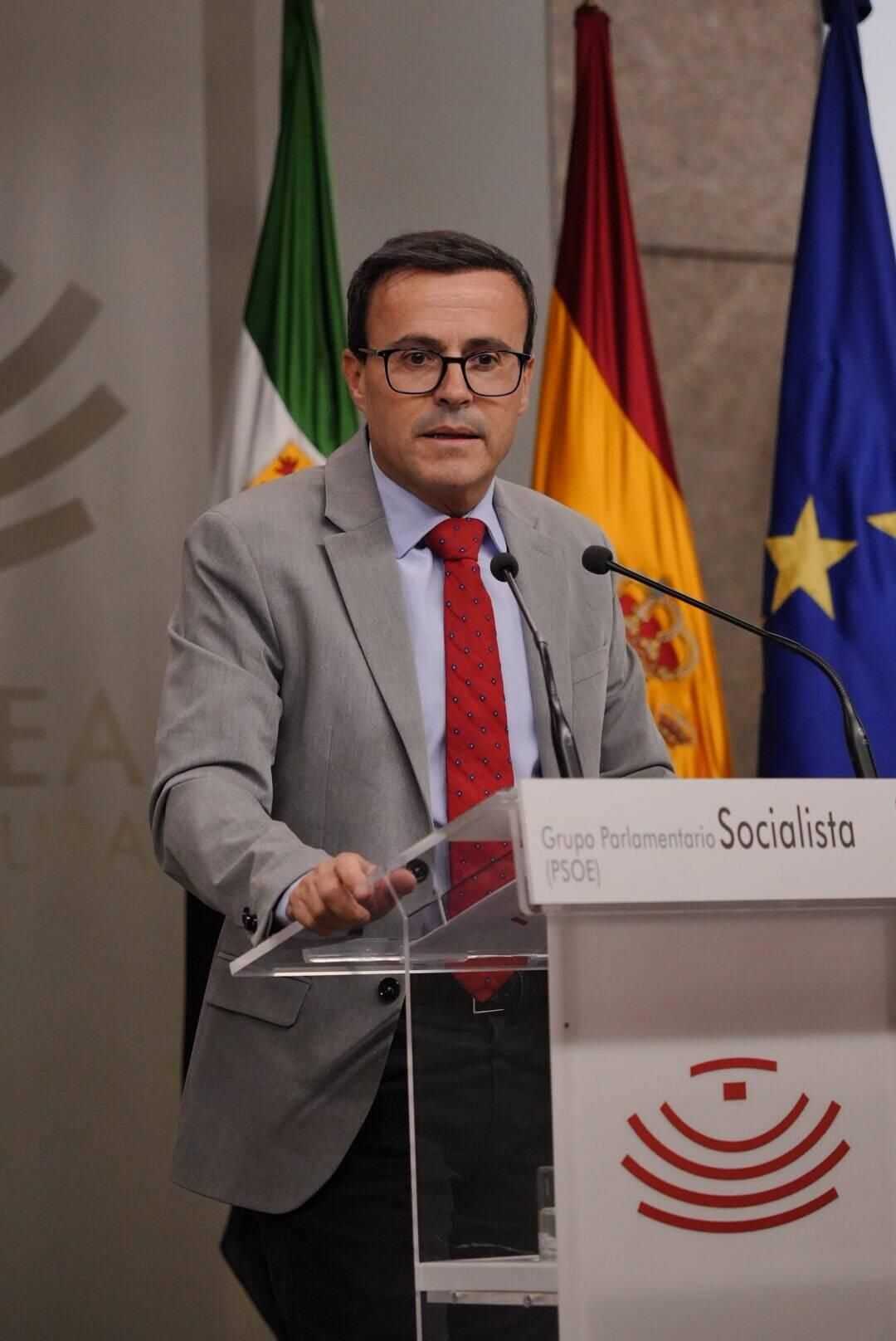 Fotogalería | Los portavoces en rueda de prensa tras el debate sobre el estado de Extremadura