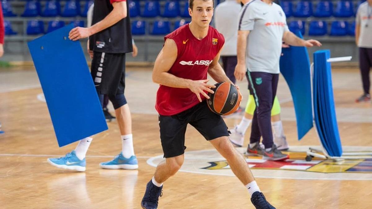 El base canadiense Kevin Pangos, en el entrenamiento azulgrana en el Palau