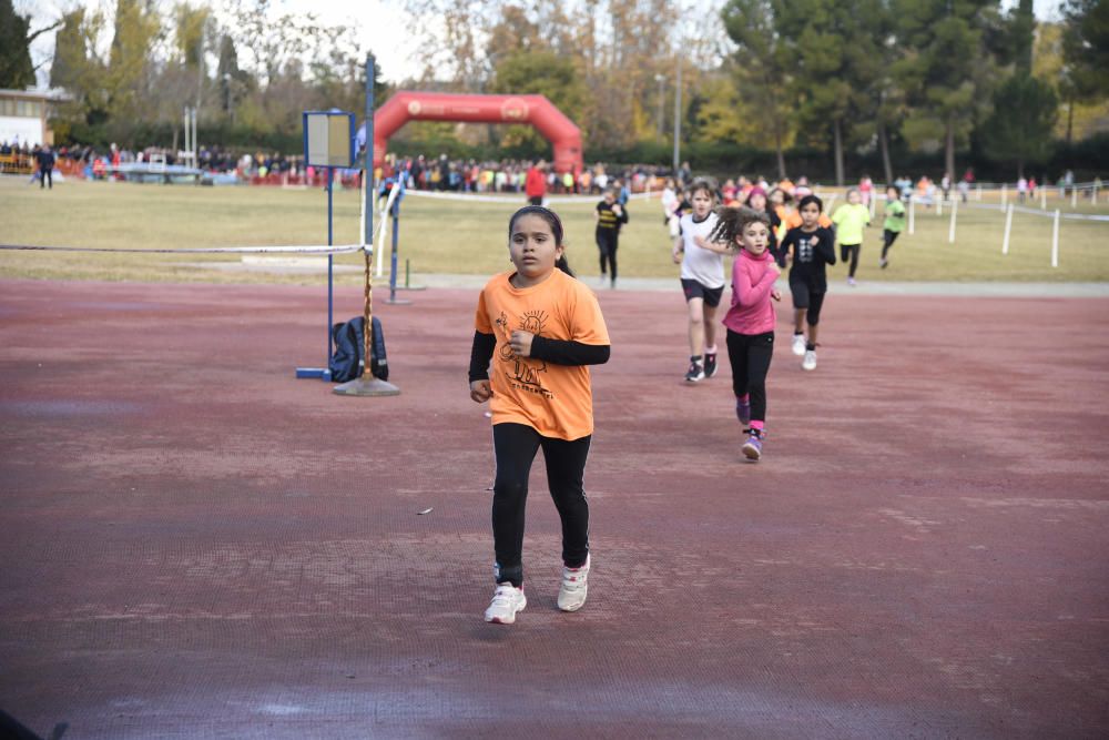 Uns 800 escolars donen relleu un any més al Cros de Manresa al Congost