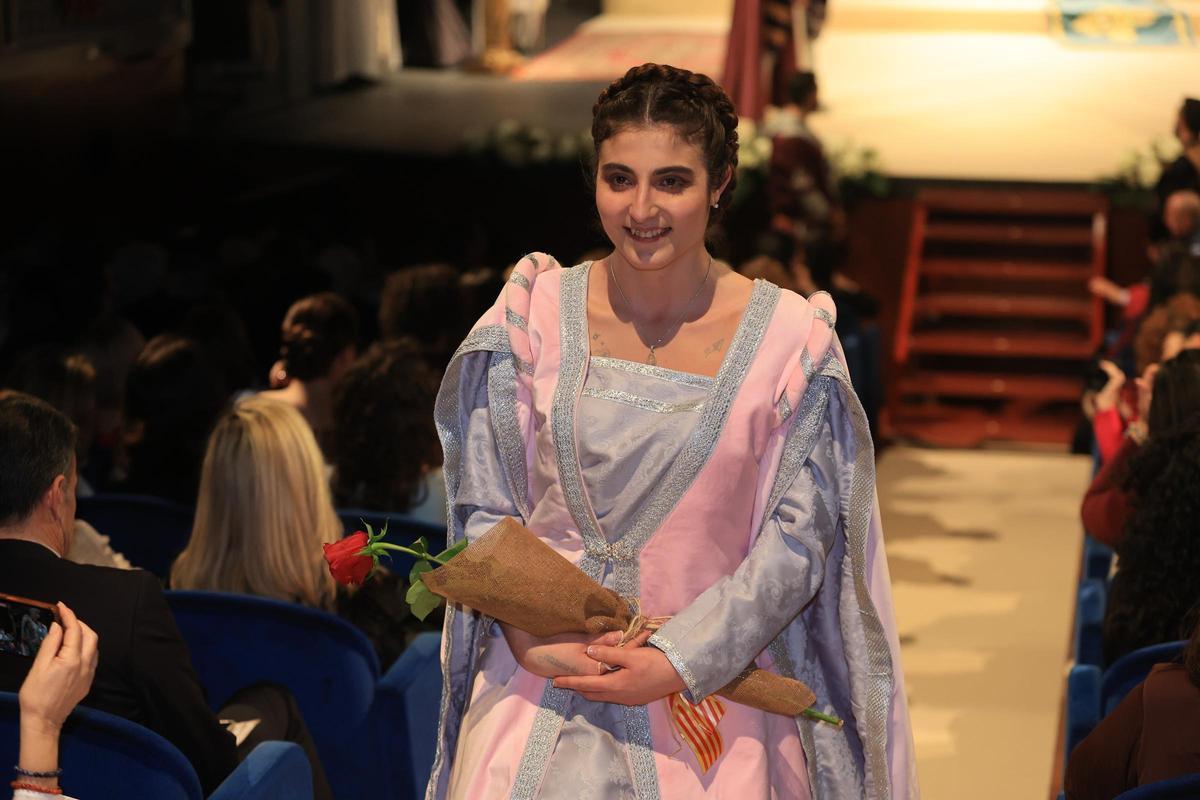 Na Violant d'Hongria: sueño medieval para Victoria Arcos en el 75º aniversario de la Germandat