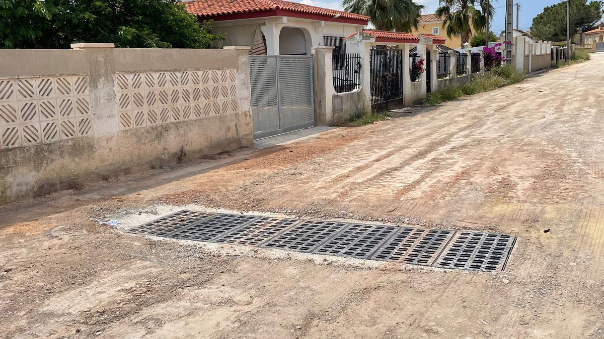 Pozos filtrantes en un vial de El Secanet.