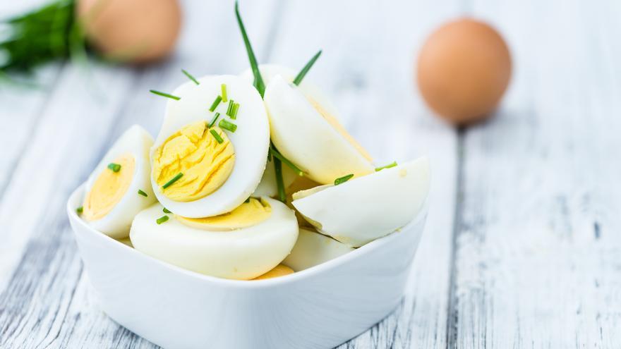 El secreto para pelar huevos cocidos y que queden perfectos