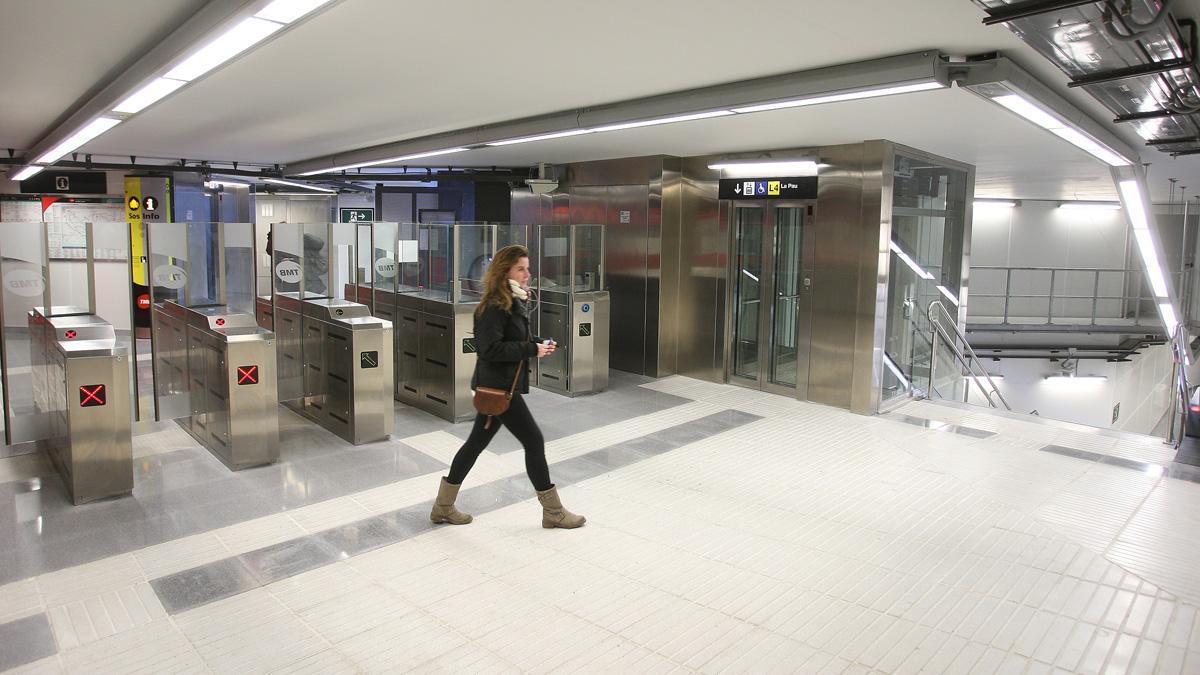 Una estación del metro de Barcelona, con ascensor