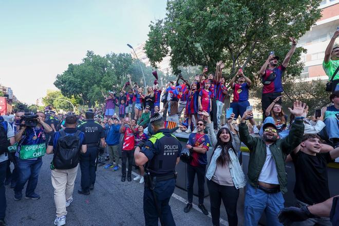 ¡De locos! Las mejores imágenes de una ciudad entregada al Barça