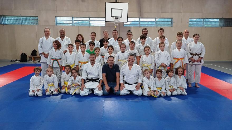 Nuevos tatamis para los clubes de tai-jitsu, kárate y judo de Llanera