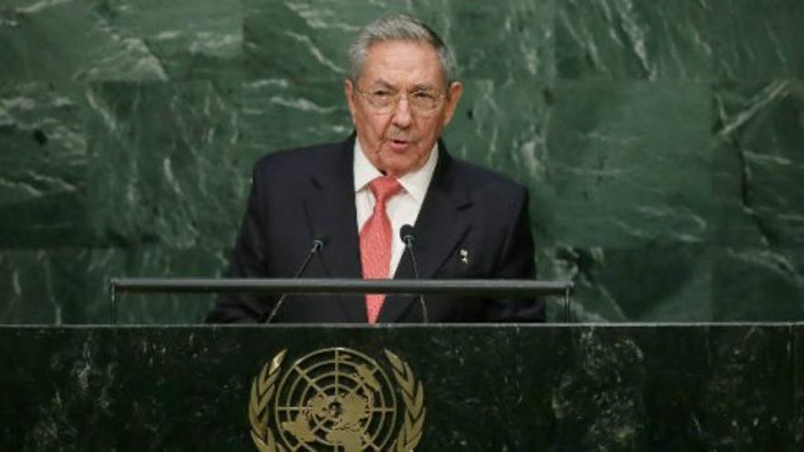 Raúl Castro denuncia el daño el embargo causa a Cuba