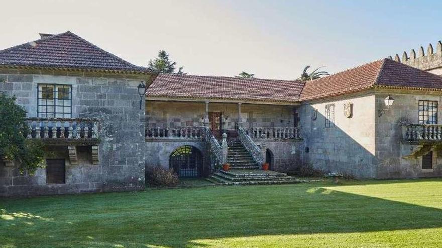 Vista exterior del pazo de Cadaval-Urzáiz.