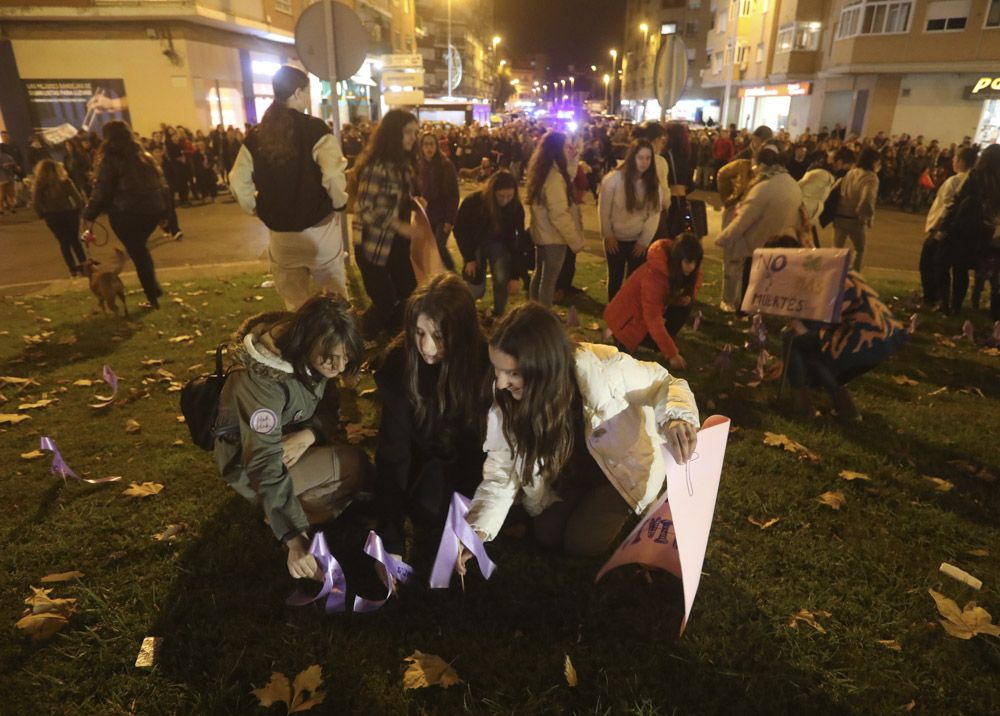 Sagunt grita contra la violencia machista el 25N