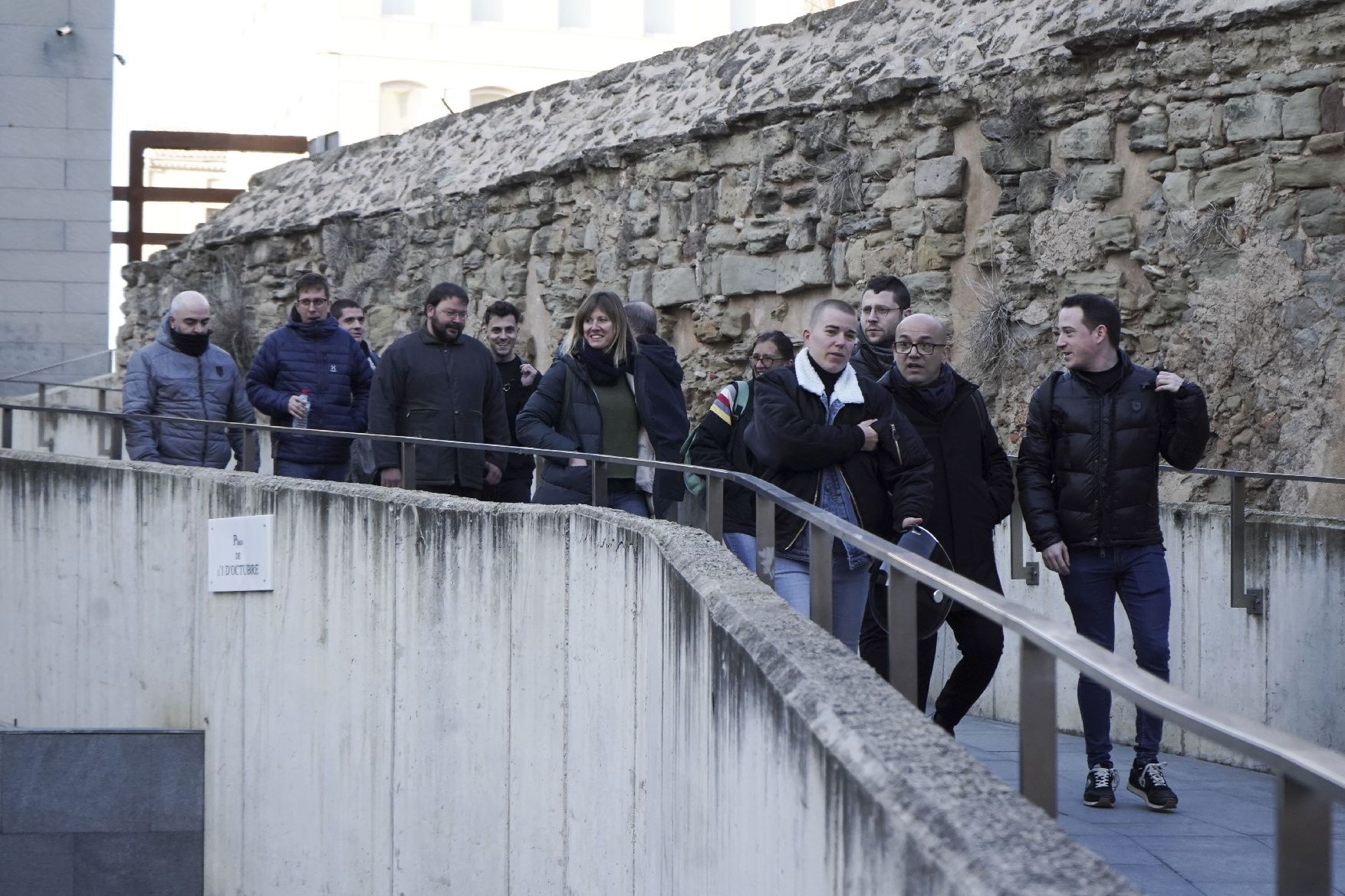 El judici contra els acusats d'agredir un grup d'activistes mentre penjaven una estelada a Manresa, en imatges