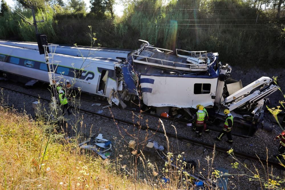 El suceso se produjo cuando el convoy chocó contra una máquina que reparaba una catenaria.