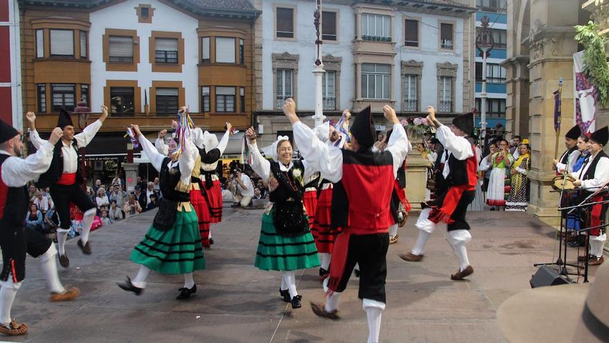 El Ateneo de Villaviciosa albergará una muestra de trajes regionales