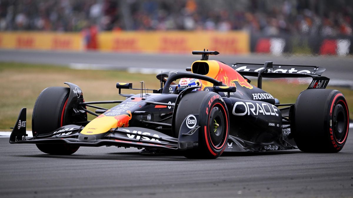 Max Verstappen firma la 'pole' en Silverstone.