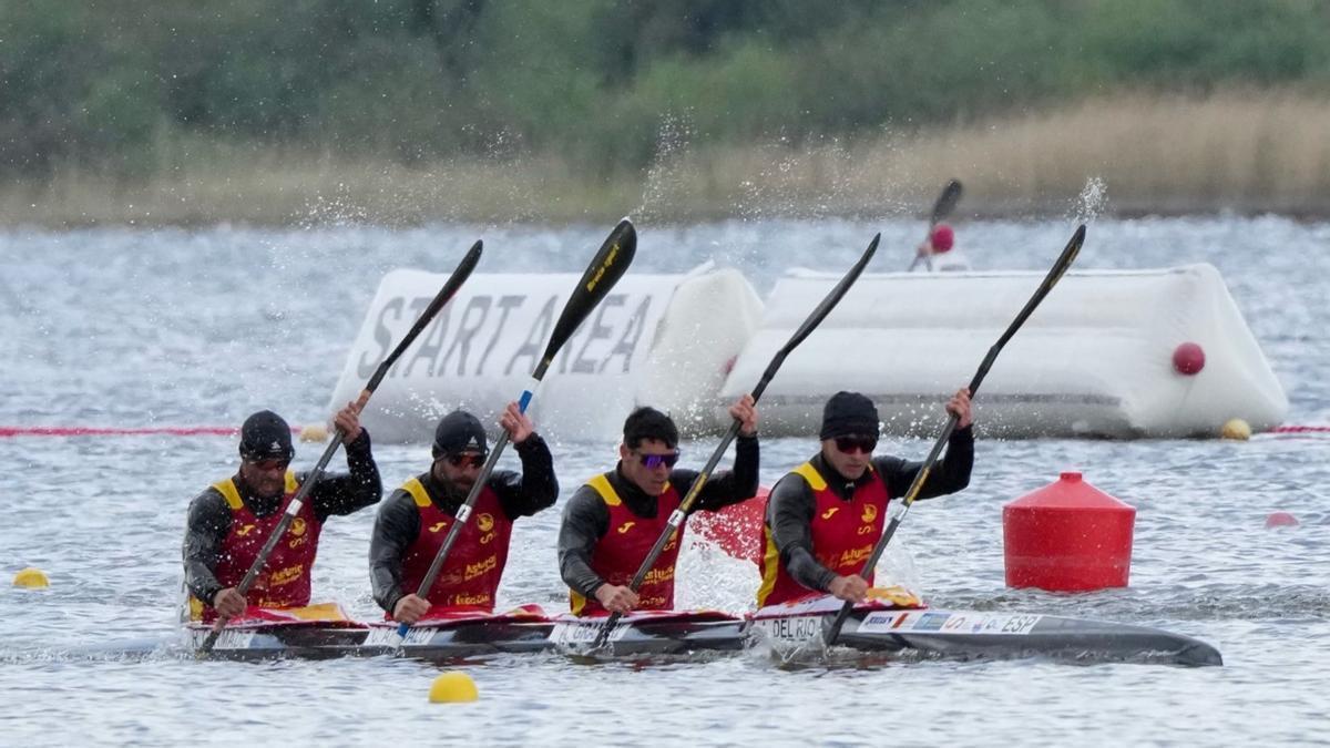 El equipo español de K4 500, durante la Copa del Mundo de Brandemburgo.