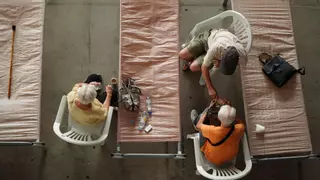 La angustia de quienes dejan su casa atrás por el incendio: “Parece una maldición”