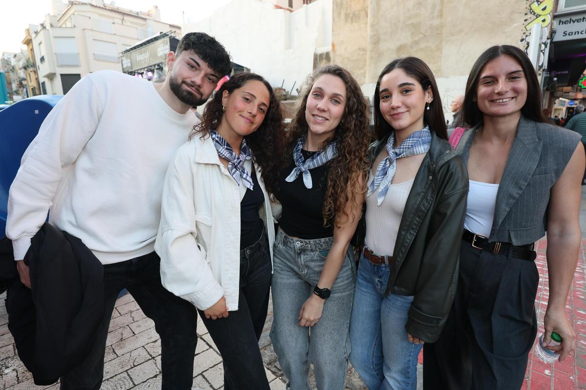 Búscate en la macrogalería de fotos más esperada: Las collas, protagonistas un año más de la Magdalena
