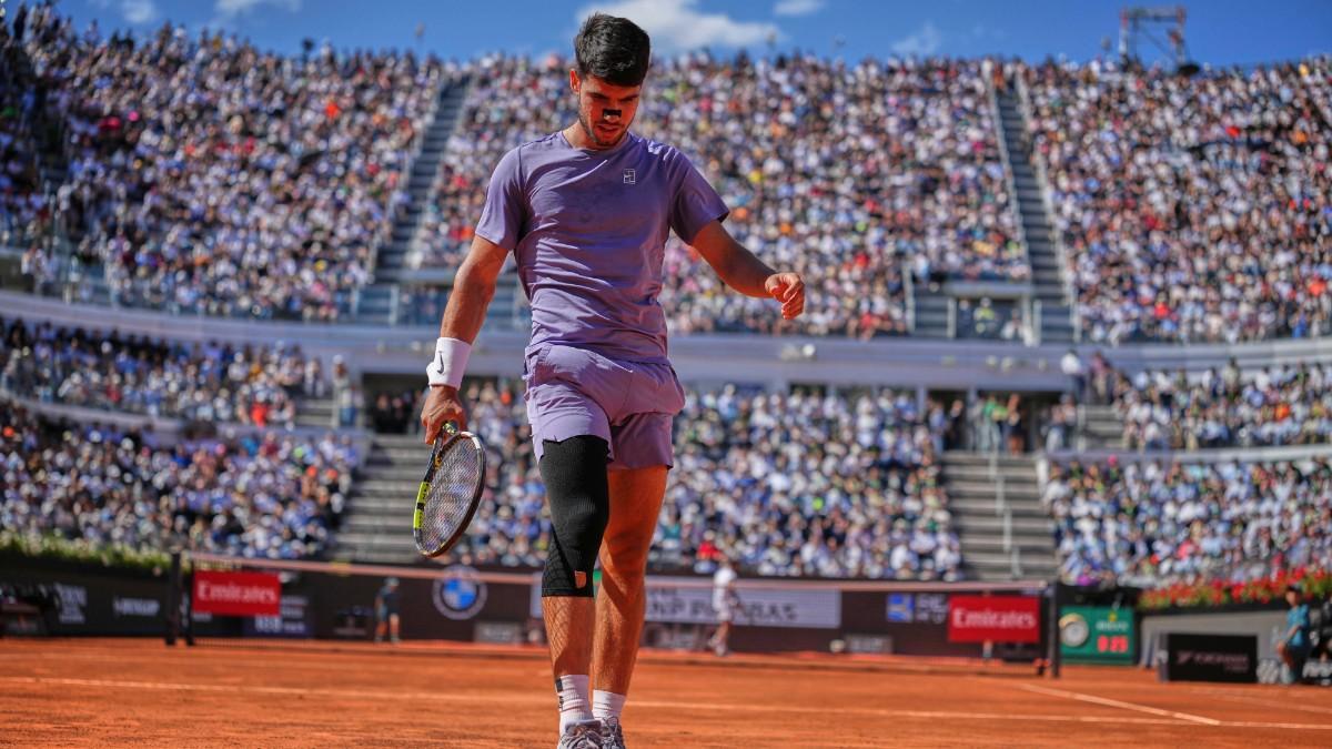 Carlos Alcaraz, concentrado en su partido contra Musetti