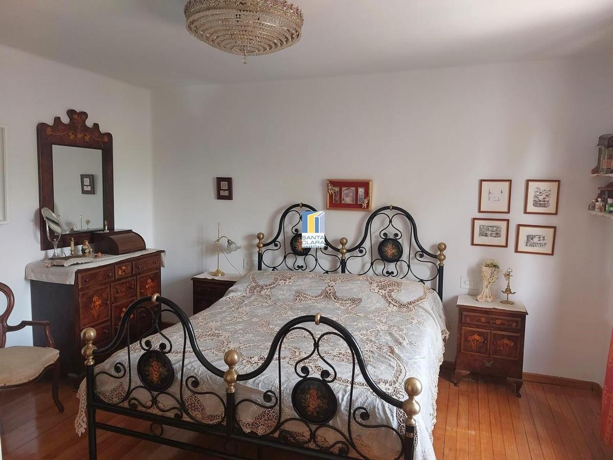 Uno de los dormitorios de la casa en Morales del Vino