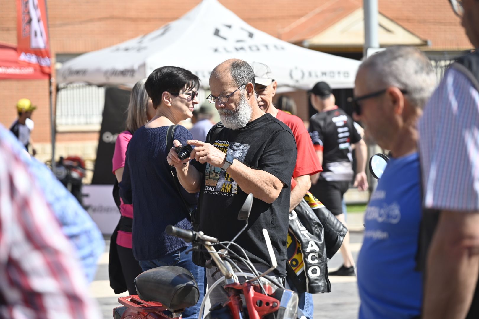 Galería de imágenes: Motos clásicas y vespas 'invaden' Almassora