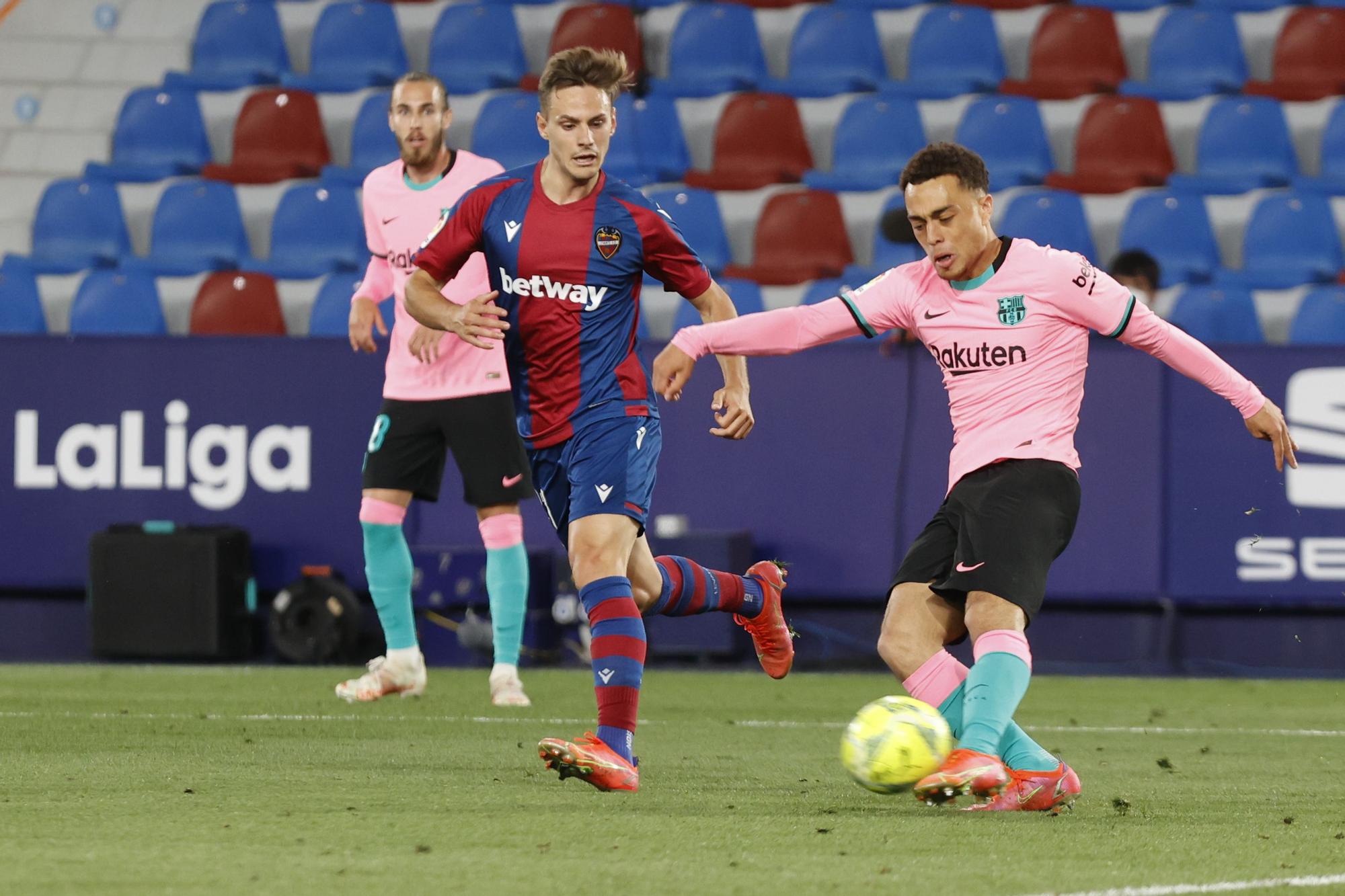 Las imágenes del empate entre el Levante y Barcelona en el Ciutat de València