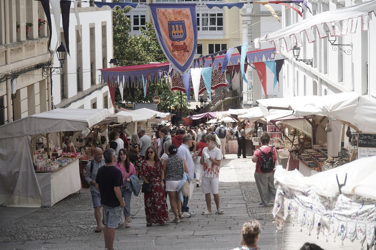 Cientos de personas volvieron a recorrer las calles de la Ciudad Vieja para disfrutar de un evento ya consolidado en el calendario veraniego coruñés.
