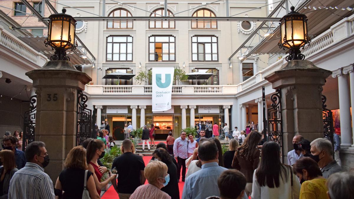 Acte de graduació de la promoció més nombrosa de la FUB dels darrers set anys