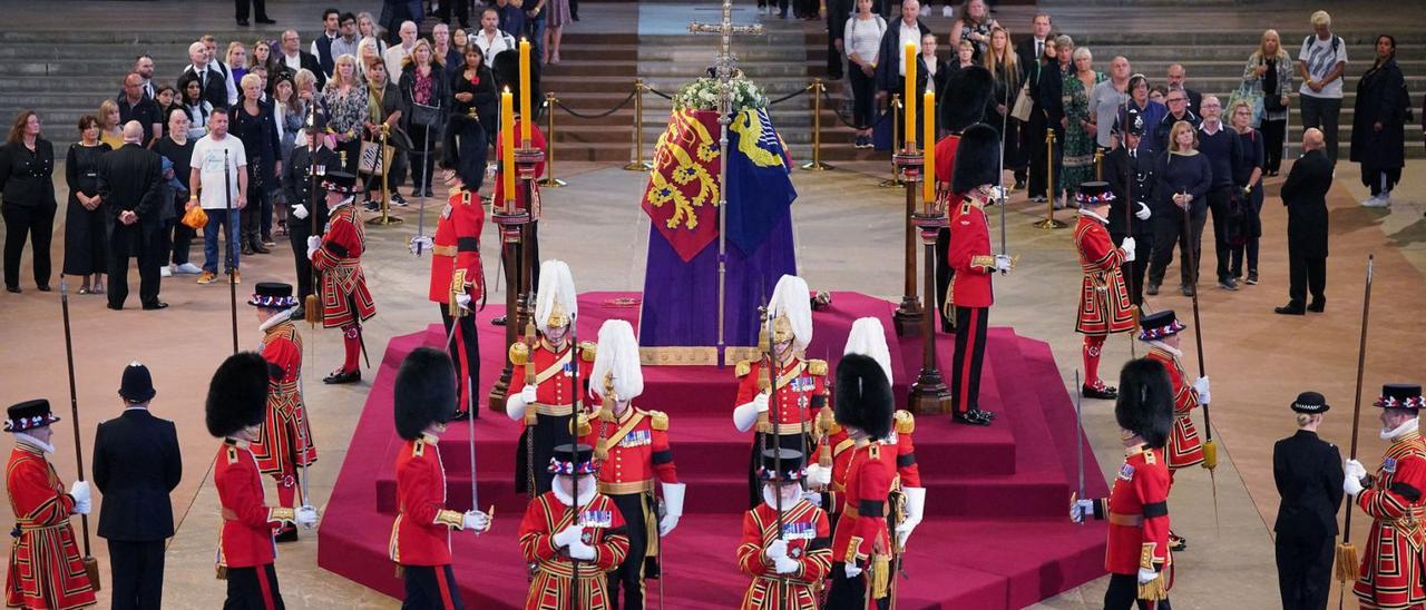 Quilòmetres de cua al costat del Tàmesi en l’adéu a la reina | REUTERS